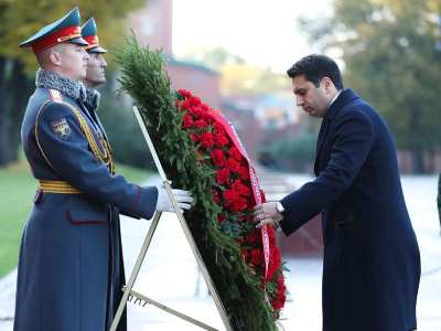 Ալեն Սիմոնյանը Մոսկվայում հարգանքի տուրք է մաւոտցեի Հայրենականում ընկած զոհերի հիշատակին (ֆոտո)