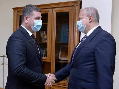 Armenian minister, Russia Ambassador discuss activities of Russian mining companies in Armenia