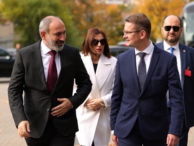 Armenia PM pays respects to those who fell for Lithuania's independence