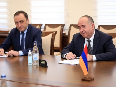 Министр обороны Армении и глава делегации ЕС обсудили ситуацию на границе