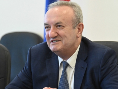 Ձեր դաստիարակած սերունդն էր, որ 44 օր շարունակ անձնազոհաբար պաշտպանեց հողը․ Դումանյանի շնորհավորական ուղերձը