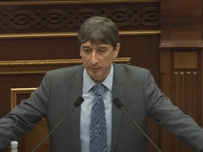 Парламент Армении обсуждает кандидатуру на замещение вакантной должности члена КРОУ