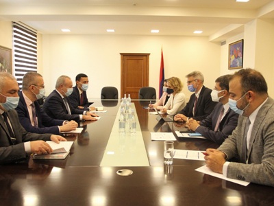 Վահրամ Դումանյանն ընդունել է ՀԲ Հարավային Կովկասի տարածաշրջանային տնօրեն Սեբաստիան Մոլինեուսին