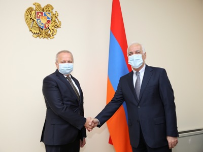 Armenia high-tech industry minister receives Russia Ambassador
