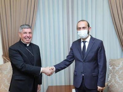 Արարատ Միրզոյանը հանդիպում է ունեցել Սուրբ Աթոռի առաքելական նվիրակ Ժոզե Ավելինու Բետտենկուրի հետ