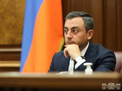 «Հրապարակ». Մեկին չեն ընտրում, մյուսին չեն թողնում նիստ վարի