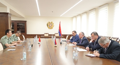 Պաշտպանության նախարարն ընդունել է Չինաստանի ռազմական կցորդին