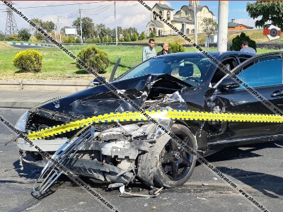 Երևանյան լճի մոտ բախվել են երկու Mercedes-ները. կան վիրավորներ