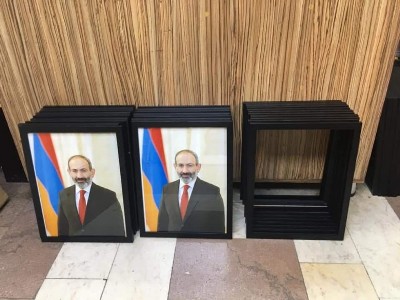 «Փաստ». Ի՞նչ «կարգով» են աշխատասենյակներում Փաշինյանի լուսանկարը փակցնում