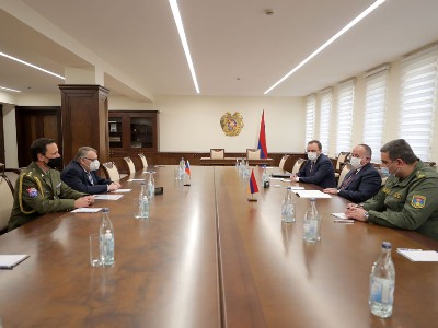 ՀՀ պաշտպանության նախարարն ընդունել է Չեխիայի դեսպանին