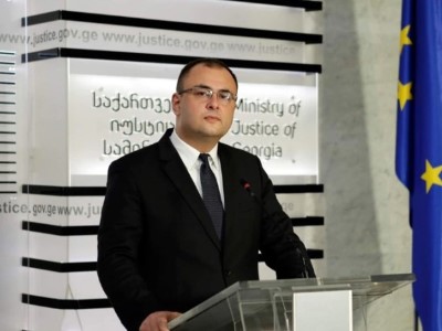 Սաակաշվիլին ուտում է շիլաներ եւ ըմպում բնական հյութեր՝ ի հեճուկս հացադուլի. Վրաստանի արդարադատության նախարար