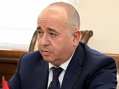 Azerbaijan threatens Armenia defense minister