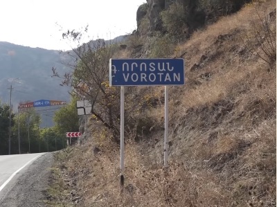 Անանցանելի ճանապարհ է, մի կերպ եկել ենք. Որոտանի դպրոցի ուսուցիչները 2 ու կես ժամ ուշացումով են Գորիսից հասել գյուղ