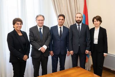 Արարատ Միրզոյանը Փարիզում հանդիպել է ֆրանսահայ գործիչների հետ