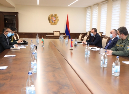 Armenia defense minister, India Ambassador discuss cooperation in defense sector