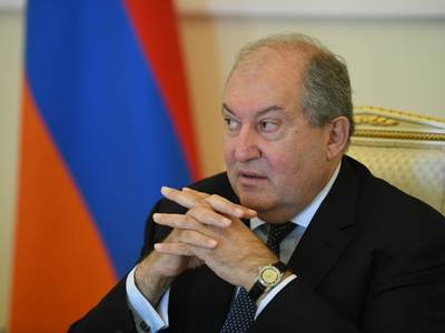 Armen Sarkissian presents situation on Armenia's borders at Bloomberg New Economy Forum in Singapore
