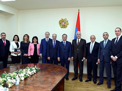 High-tech industry minister receives Chinese recipient of Armenia State Prize for global contributions to IT sector