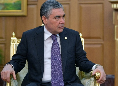 Президент Туркмении сыграл в мини-футбол с вице-премьерами