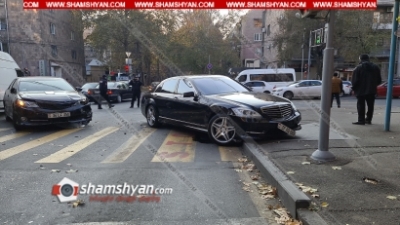 Ավտովթար՝ Երևանում. բախվել են Mercedes Տ550-ն ու Toyota Camry-ն (ֆոտո)