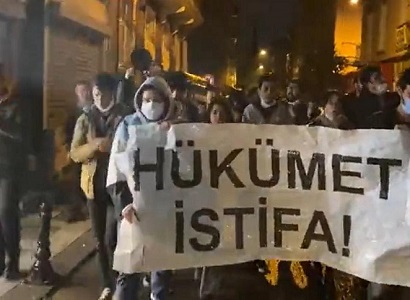 СМИ: в трех городах Турции прошли немногочисленные протесты после обвала лиры