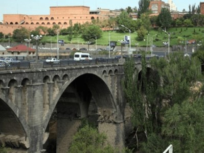 25-year-old citizen's suicide attempt prevented at Yerevan bridge