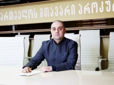 Դատախազ. Սահակաշվիլին նախագահ եղած ժամանակ պետական միջոցների հաշվին «կրծքով նկարված նկար» է ձեռք բերել