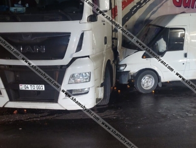 «Գնթունիկ»-ի մոտ բախվել են MAN-ն ու Ford Transit-ը. կա վիրավոր. երթևեկությունը 2 ժամից ավելի խցանվել էր (ֆոտո)