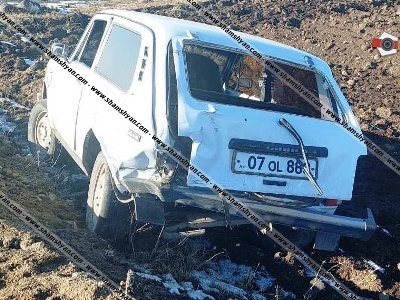 Արագածոտնի մարզում բախվել են Ford Transit-ն ու «ՎԱԶ 2121»-ը. վերջինս հայտնվել է դաշտում. կա վիրավոր (ֆոտո)