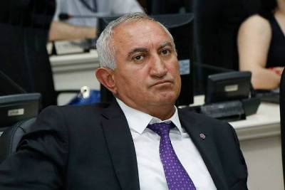 «Հրապարակ». Կրոնափոխ ՀՀԿ-ակա՞ն. Սարգիս Սահակյանը ՀՀԿ-ական է, բայց ՔՊ-ականներին է գովերգում