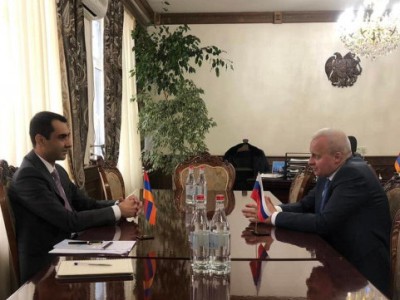 Գեղարքունիքի մարզպետն ու ՌԴ դեսպանը քննարկել են մարզի սահմանային իրավիճակը