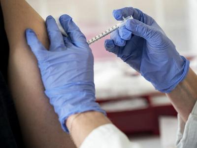 Новые власти Чехии откажутся от обязательной вакцинации от коронавируса пенсионеров