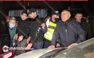 Երևանում բախվել են Mercedes G-500-ն ու Nissan Tiida-ն. մեքենաներն իրարից առանձնացնելու համար կիրառվել է հատուկ տեխնիկա