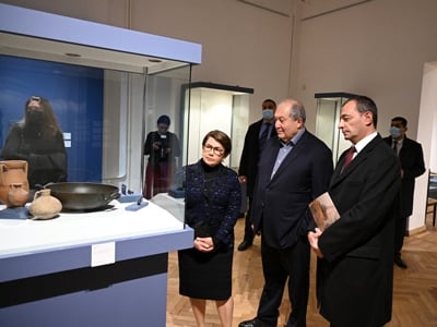 Արմեն Սարգսյանը և տիկին Նունե Սարգսյանը Հայաստանի ազգային պատկերասրահում դիտել են «Մեկ օր Պոմպեյում» ցուցադրությունը