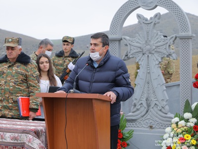 Արցախի նախագահը Մարտունիում մասնակցել է յոթ հրետանավորների հիշատակը հավերժացնող խաչքար-հուշարձանի բացմանը