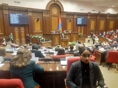 Ասպրամ Կրպեյանը չի էլ ուզում Նիկոլի երեսը տեսնել ու թիկունքով է նստած դահլիճում․ Գեղամ Մանուկյան