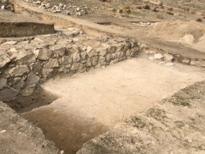 Կարմիր բլուրում ուրարտական քարավանատուն է բացվել. նոր բացահայտումներ հնավայրում