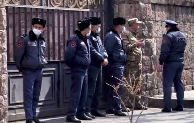 «Հրապարակ». Իշխանությունը պաշտպանվում է «3 միլիոն վարչապետ» հռչակված քաղաքացիներից