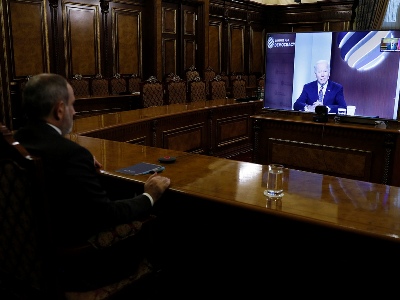 Пашинян принял участие в открытии конференции «Во имя демократии»