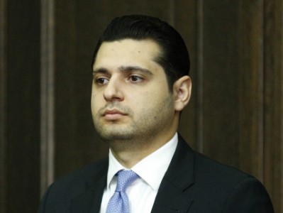 Armenia Deputy PM dismisses his two assistants