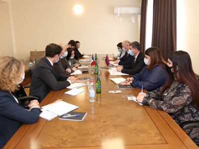 ֆրանսիական ընկերությունները հետաքրքրված են ՀՀ-ում էլեկտրակայանների և ջրամբարների վրա արևային վահանակներ տեղադրելով