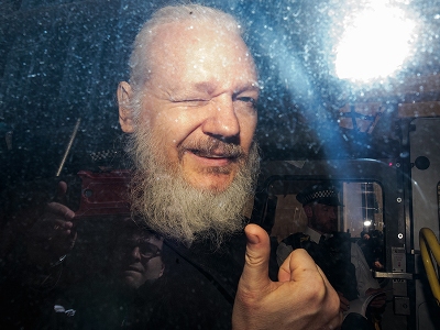 Вице-премьер Австралии призвал Великобританию не экстрадировать Джулиана Ассанжа в США