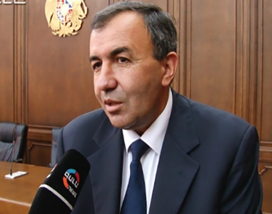 «Իրավունք». Սեւ ամպեր՝ ճամբարափոխ թեկնածուի գլխին