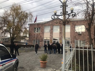 Արտասովոր իրավիճակ Փարաքարում․ համայնքապետի երկու թեկնածուներն էլ  պնդում են, որ հաղթել են (ֆոտո)