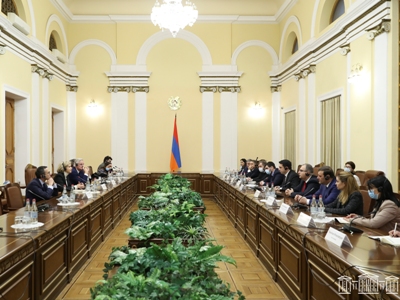 Armenia Parliament Speaker receives head of France's Ile-de-France region