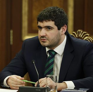 Арман Егоян – Айку Марутяну: В Армении министр получает зарплату из госбюджета, а не ворует