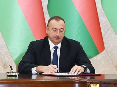 Президент Азербайджана повысил зарплаты силовикам