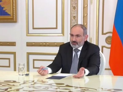 Пашинян о своих портретах в кабинетах госчиновников: К государственным атрибутам надо относиться уважительно