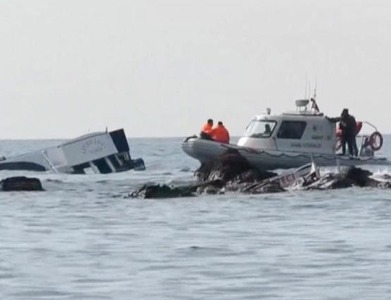 Около 20 человек погибли в результате крушения судна с мигрантами у берегов Греции