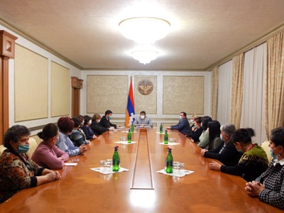 Արցախի նախագահ Արայիկ Հարությունյանն ընդունել է «Փախստական կանանց միավորում» ՀԿ-ի անդամներին