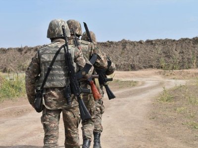 Baku transfers 5 Armenian POWs to Yerevan with Hungary's support